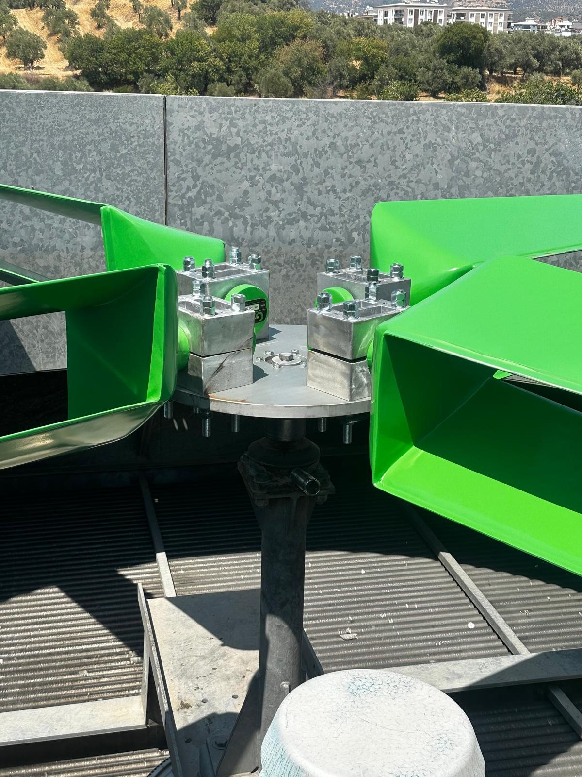 Aluminium hub on an installed fan: each blade shank held in a two-piece clamp block